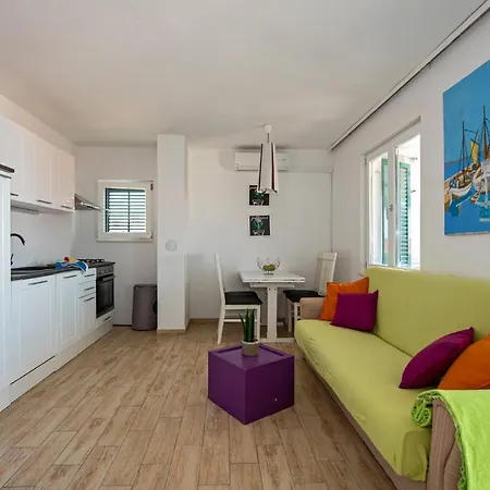 Zora Apartmán *