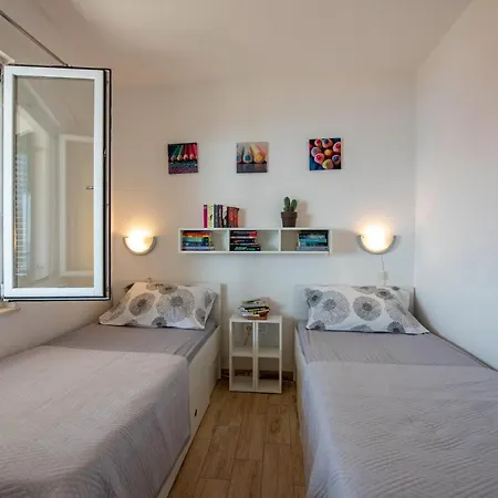 Zora Apartment